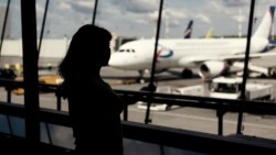 「大人出國驟逝，小孩帶遺體回國燒掉60萬」旅行社員工看多生死：旅平險，是為家人買的