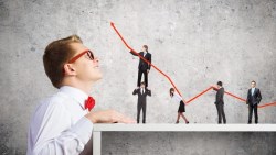 一個投資人驚嘆：身邊朋友剛開始投資...砸3萬買進6檔ETF，抱一年就賺17%