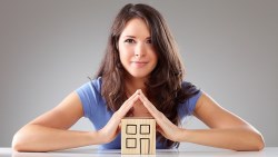 兩個故事，看「假小開」如何把房仲當臨演來騙女孩！啟示：看男人和看房一樣重要