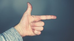 省下細微的開支，才能成大事！一個人生兩度安然退休的鑽油工人，給你的10個「省錢指南」