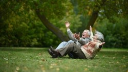 逛銀髮村、去流當品拍賣會...35歲以上的你，用這4招「降低購物欲」存老本