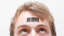 8年級理髮師，曾一個月只花1500吃飯！他學到：錯誤的省錢，就看不到自己「哪裡值錢」