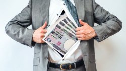 他花7年，賺500倍！不買「一流企業」，日本股票專家3個方法找飆股