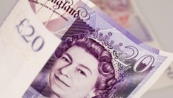 英鎊貶0.6%！同黨議員逼宮、英相梅伊下台倒數計時？