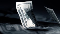 長期觀察華爾街經理人：十年來每到年底就賣科技股，「這兩類股」成了他們最愛