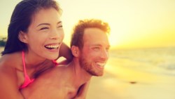 這對夫妻不到40歲就退休，竟是因為「從不買車、不買房」