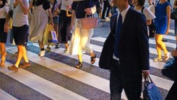 「下班對大家說辛苦了，你以為你是誰啊」15年前店長連珠炮羞辱，現在我30歲身價千萬