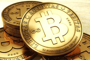 比特幣用途如百元美鈔、明年至少四度慘崩40%？