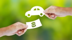 月薪3萬想養一台車，小資女艾蜜莉：費用不要超過年收入●●％