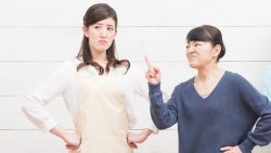 女兒嫁了、兒子不能幫妳洗澡...婆婆們還要把媳婦當「外人」嗎？