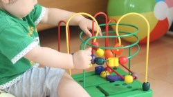 一次算給你看，從懷孕到小孩念小學前...「窮養」和「富養」，花費差到400萬！