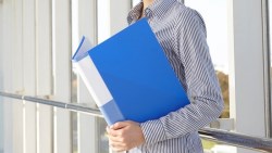 北上工作，每月開銷就花掉8成薪...30K小資女如何靠「5步驟」，不到30歲攢下100萬