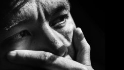 悉心照料父母，年近40不敢成家...孝子悲嘆：陪著他們的人是我，被誇的卻是會賺的哥哥