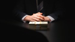 VIX跌回1字頭、神秘投機客重出江湖！賭8月底前飆1倍