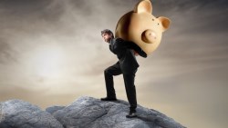想擺脫月光、低薪？你得把人生當公司經營！10大偏見，害你總是虧錢