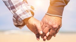 「熟年離婚」慘淪下流老人！婚前就該和另一半做好準備：不被婚姻拖垮經濟的3防備