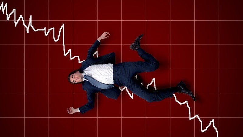 台股收盤慘崩660點，創下史上最大跌點、跌幅逾6%
