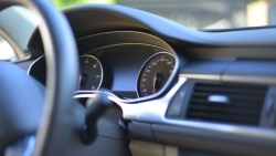 開車族小確幸 強制汽車責任險明年保費凍漲