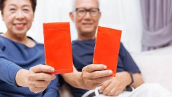 過年包紅包給爸媽，該包多少？心理師誠心建議：去年包1萬，今年應該包「這樣」
