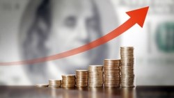 貿易戰延燒　錢進美元資產避難