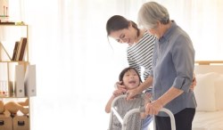   友邦人壽滿扶保利率變動型終身保險，扶好扶滿幸福有保