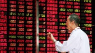 中國政府野蠻管股市，為什麼A股還是該買？企業愛「蛇吞象」，以美國4倍速成長