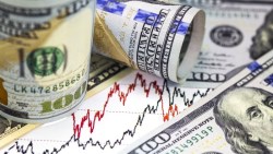 標普500季飆13%！股票基金仍失血、錢潮湧入債券基金