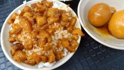 2019米其林必比登榜單竟然沒有魯肉飯？我要平反》這5家銅板價魯肉飯美味等級應上榜！