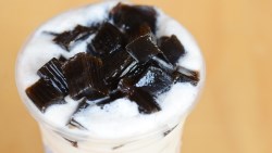 生活經濟學》飲料買大杯會比較划算？一公式瞬間化解：有時多花錢，不一定得便宜