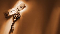 向大師們學習如何打敗大盤》4個層面解構市場哲學，頂尖投資人都這麼做…