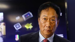 郭台銘：「每天工作16小時、45年就能超越我」知名作家：吃苦不一定很補，也可能會往生！