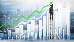 與客戶關係密、就能抓緊客戶的心…這檔超強美股年初至今漲85%，想布局有「2策略」