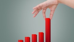 〈大立光股東會〉鴻海調薪7%跟進？ 林恩平指每年都固定調薪 今年調幅約3%