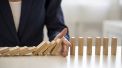 利率倒掛後，美國平均18個月景氣開始衰退！如果遇金融風暴，最抗跌的是「這檔」