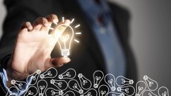 夏普5G專利居日廠之冠、攜鴻海研發摺疊機；股價衝