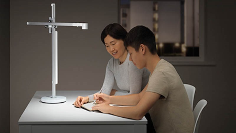   不健康的光線使用習慣，會影響身體健康與造成眼睛負擔