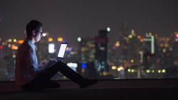 科技業工程師天天加班到凌晨，每天工作18小時，1年後拿到5萬分紅獎金...他發誓：我要每天準時下班！