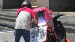 食物快遞員月入10萬打趴一堆人，熊貓先生真心嘆：這行超級累，不好賺！