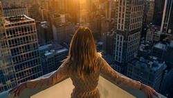 她在婚姻裡遭遇背叛，曾是最有名的正宮，自力更生成為商業銀行副總裁...