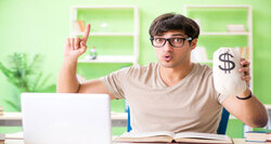 全球局勢不穩，下一步該怎麼走？理財達人分享「摸蜆策略」：到「低水位」的地方找機會