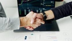 賣出一檔好股，就像當妻子老時拋棄她！從人格特點看股神巴菲特