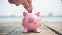 藝人收入不固定，但她仍堅持先存再花⋯六月：我只專注在自己能花的那筆錢