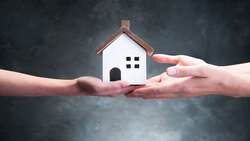 想留財產給下一代，該用贈與還是繼承才不會多繳稅？事先做好安排，讓傳承更順利