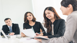 綿羊想領導獅群，內向的上班族想當主管太難？洪雪珍：個性，不能決定你是誰