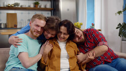 她利用每年的家族聚會與兒女討論身後事…死亡是人生必經之途，與其逃避不如趁早準備