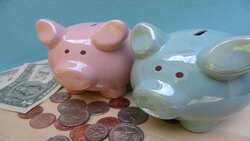 薪資不漲物價狂漲，但生活再難也不能放棄！善用存豬公、預扣法、賺複利、管錢包無痛理財