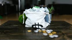 金融存股》15檔金融股7月EPS全數正成長，「這4檔」EPS年成長率逾100%