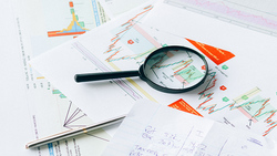 漲時重勢，跌時重質！看懂「股價生命線」，3條件找出業績遭錯殺股