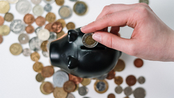 國內疫情趨緩，台股表現相對穩健受青睞！台股基金表現超優，前10名報酬率皆逾8%