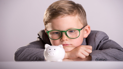 台股震盪、高股息受歡迎！0056規模突破千億，超越多檔金融股